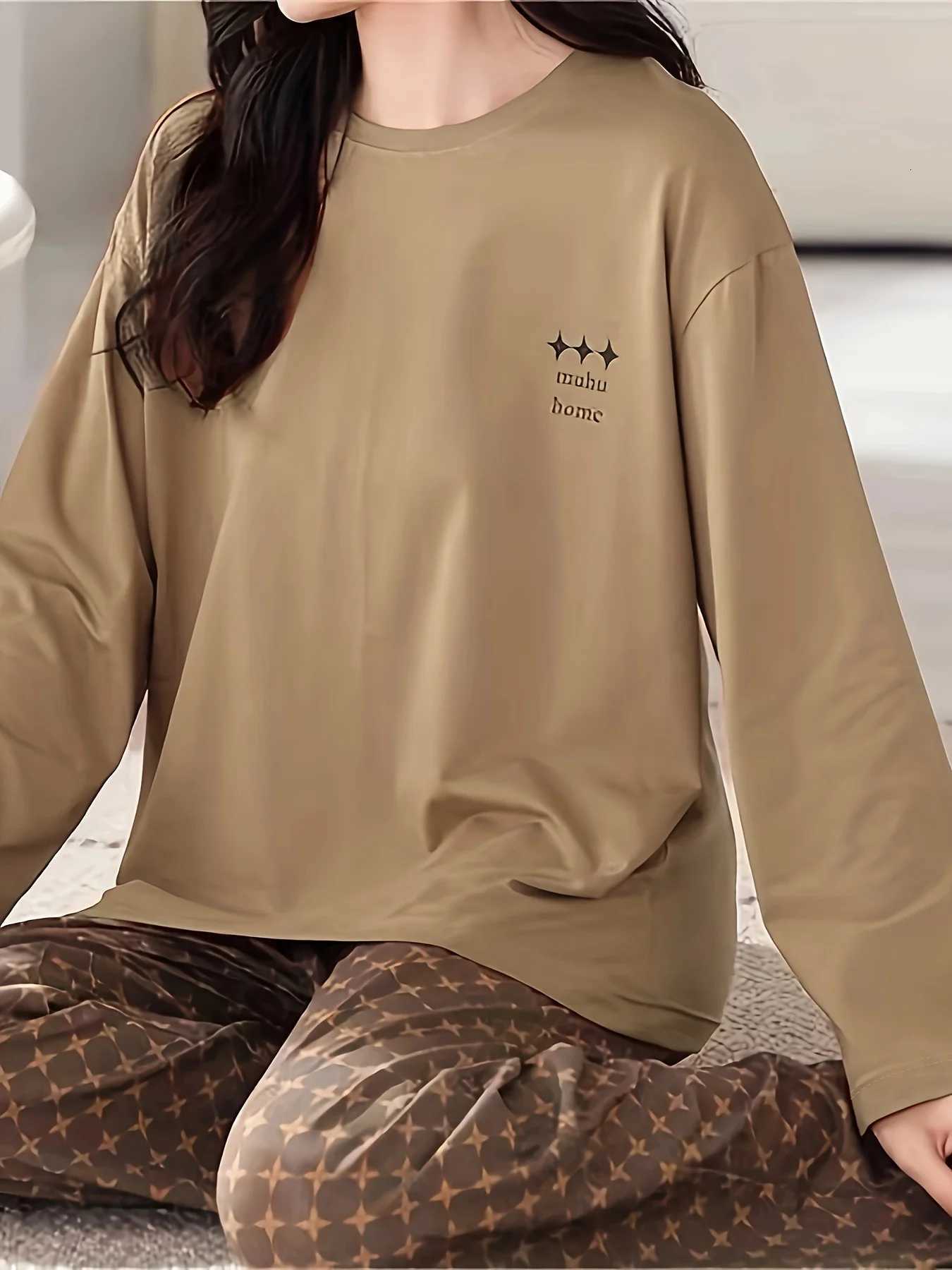 Womens TwoPiece AutumnWinter Pajama Set Simple LetterPrinted Pajamas with a Retro Color Scheme and a LazyChic StyleT251029