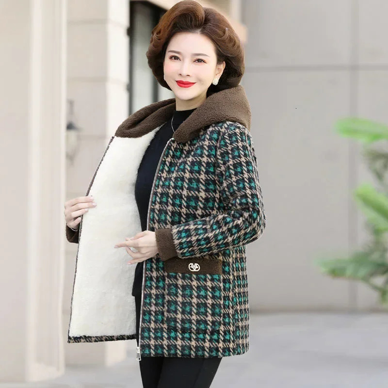 Plus Size Thickened FleeceLined Womens Winter Sheepskin Jacket Casual Versatile With Cap Cropped Cotton Coat Womens Plaid Top 251029