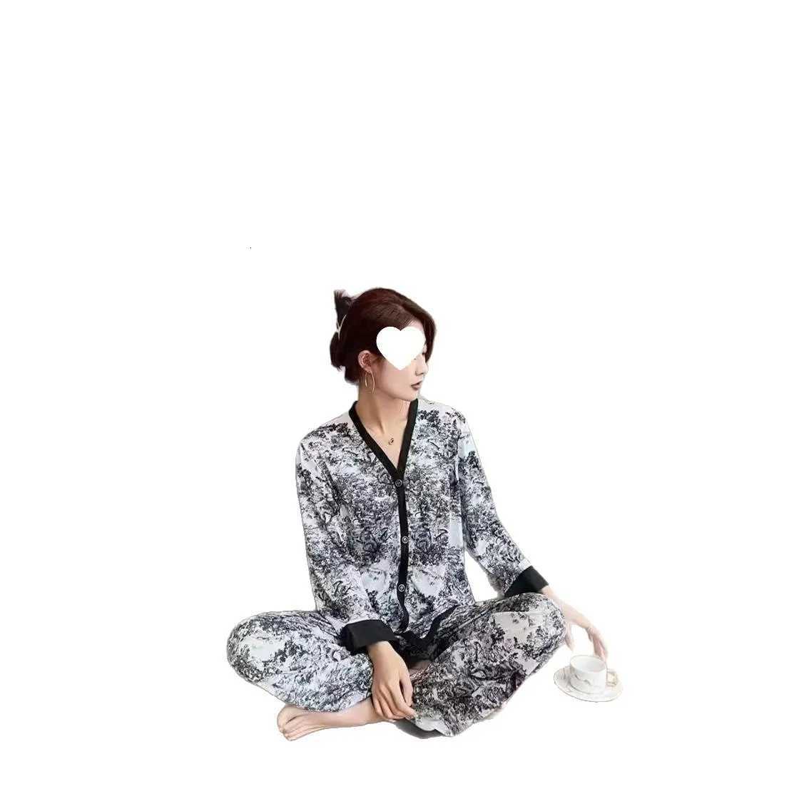 A sexy and fashionable fourpiece set of long printed ice silk pajamas in traditional Chinese ink wash painting home wearT251029