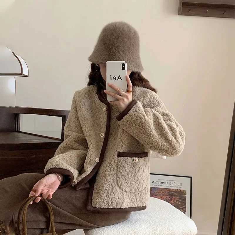 Womens Short Coat Imitation Lamb Fleece Jacket1 Y251105
