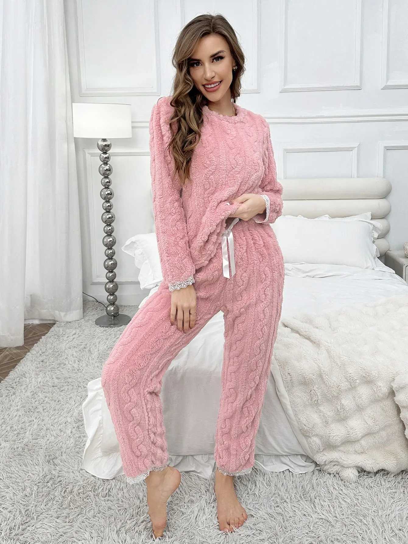 Autumn Winter Pajama Set for Womens Velvet Warm Casual Tops and Long Trousers Set Home Wear Sleepwear LoungewearT251029