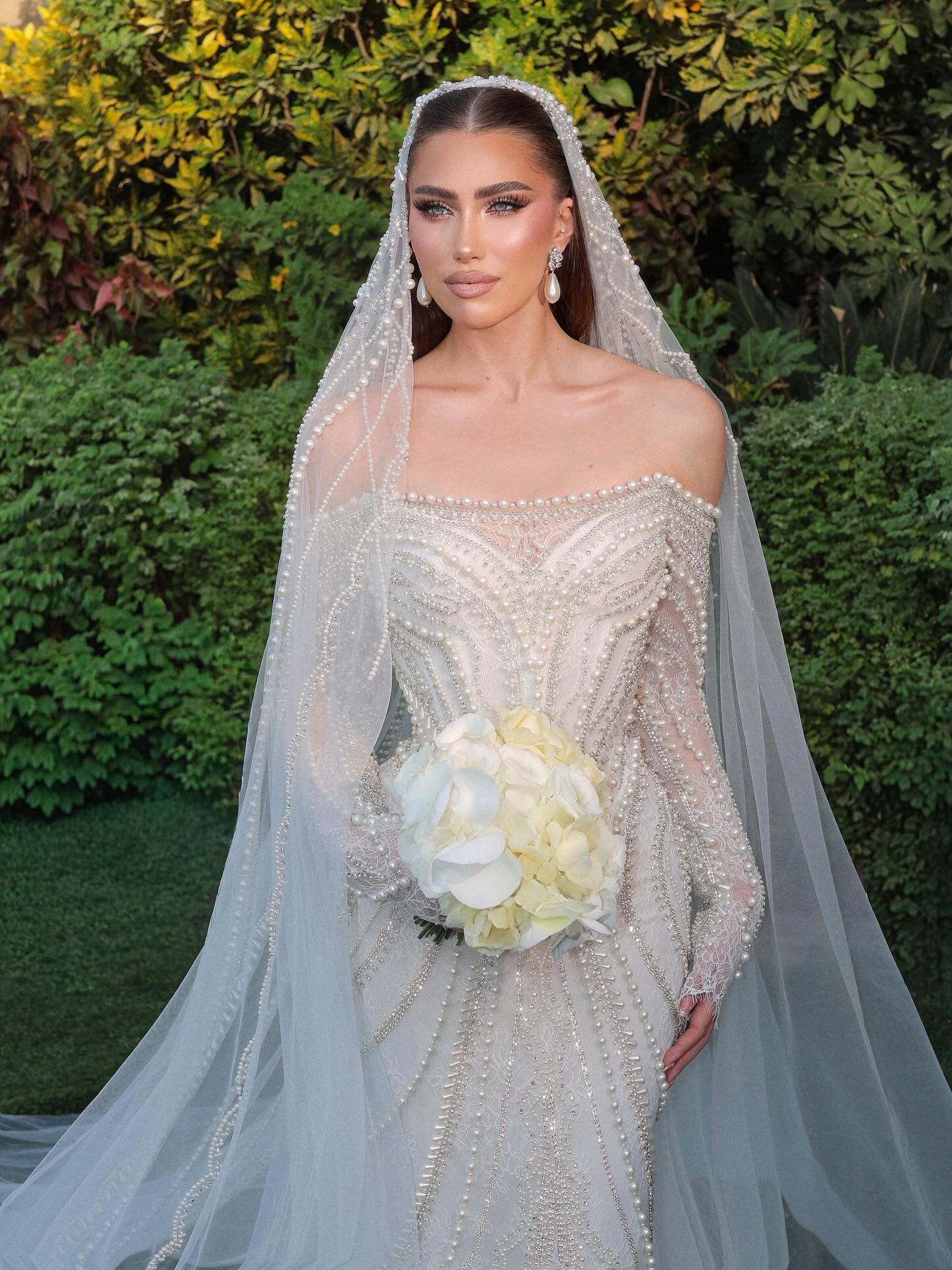 Elegant Wedding Dresses Pearls Off Shoulder Bridal Gowns Rhinestone Lace Long Sleeves Princess Mermaid Customized Vestidos De Novia Plus Size