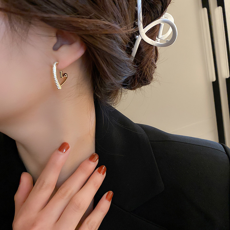 Real Gold Plated Sier Needle Micro Inlaid Zircon Heart Korean Simple Design Sense Stud Fashionable Elegant Earrings for Women