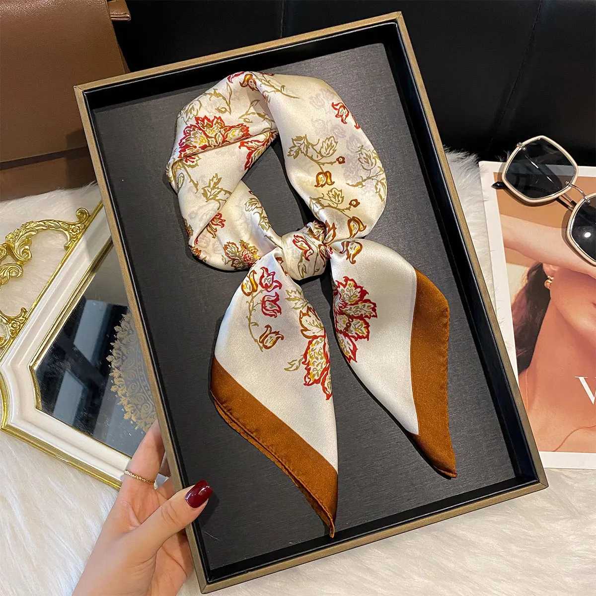 Luxury New Printed Scarves Womens Silk Scarf Spring and Summer Floral Decorations Small Neckties Hairbands Bags W251029