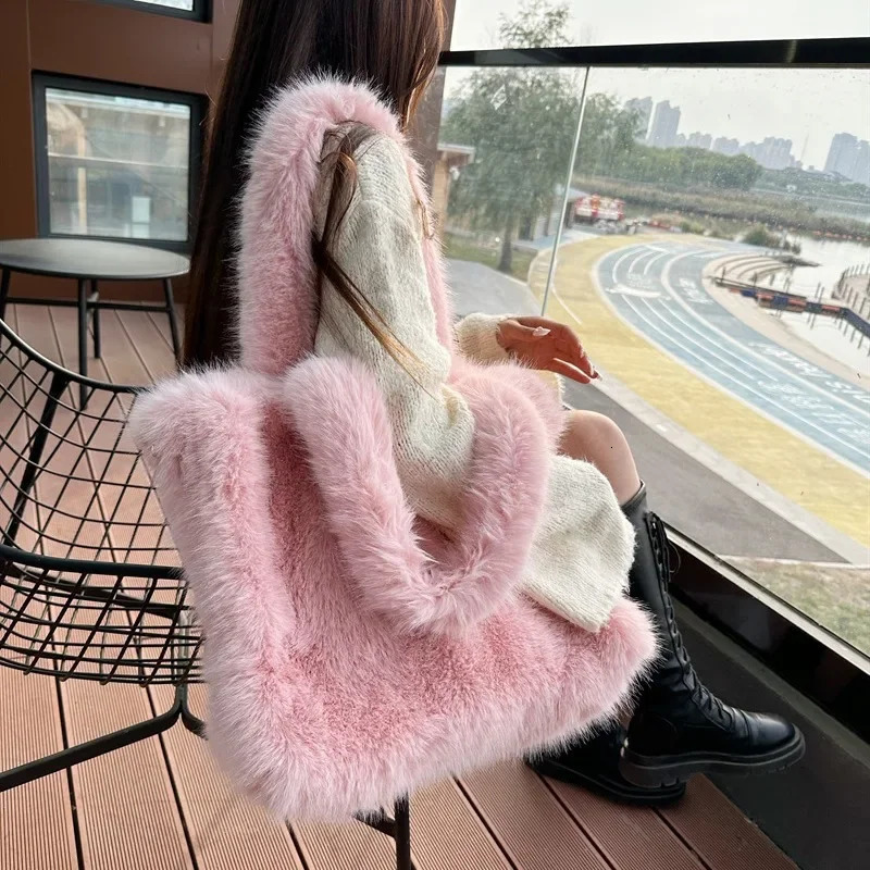 Faux Fur Womens Large Shoulder Bags Winter Fluffy Ladies Shopping Bag Fashion Soft Plush Female Casual Tote Handbags 251029