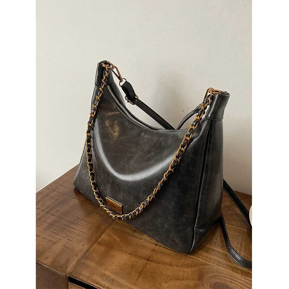 Highgrade Tote Bags for Women Solid Pu Leather Chain Shoulder Bag Large Capacity Female Commuting Soft Crossbody Pack Autumn W251029