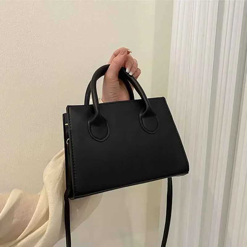 Minimalist Black Small Square Bag AllMah Top Handle Purse Classic Shoder Bag for Work Wen Handbags Crossbody Bags bolsas D251029