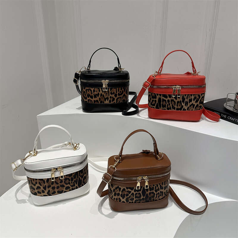 Designer bag Fashion Single Shoulder Trendy 2025 Autumn New Trend Niche Stylish Simple Crossbody Commuter Small Square Bag