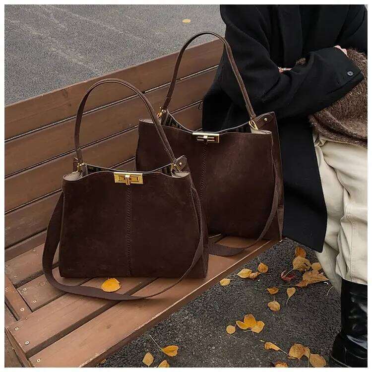 Designer Lock PU Leather and Faux Suede Patchwork Women's Handbag Retro Crossbody Bag Bucket Tote 2024 Winter New Trendy Practical Armpit Bag