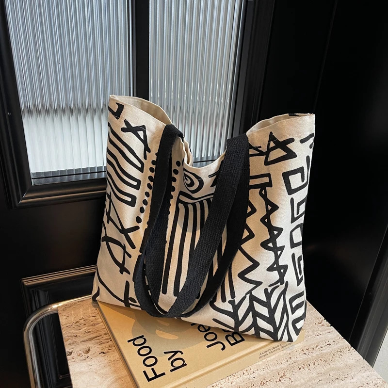 Canvas Bag with Niche Large Capacity Student School Handbag Commuting Tote Single Shoulder Canvas Bag 251029