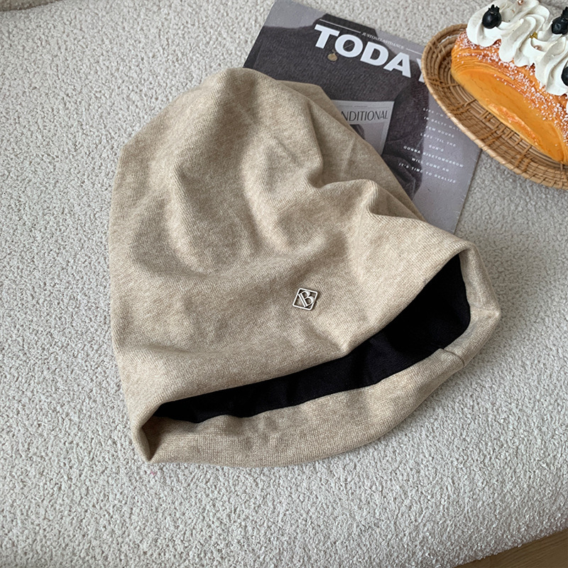 Metal Letter Small Label Black Slouchy Beanie for Women, Autumn and Winter Versatile Large Head Circumference Cold Hat, Face Slimming Pullover Cap