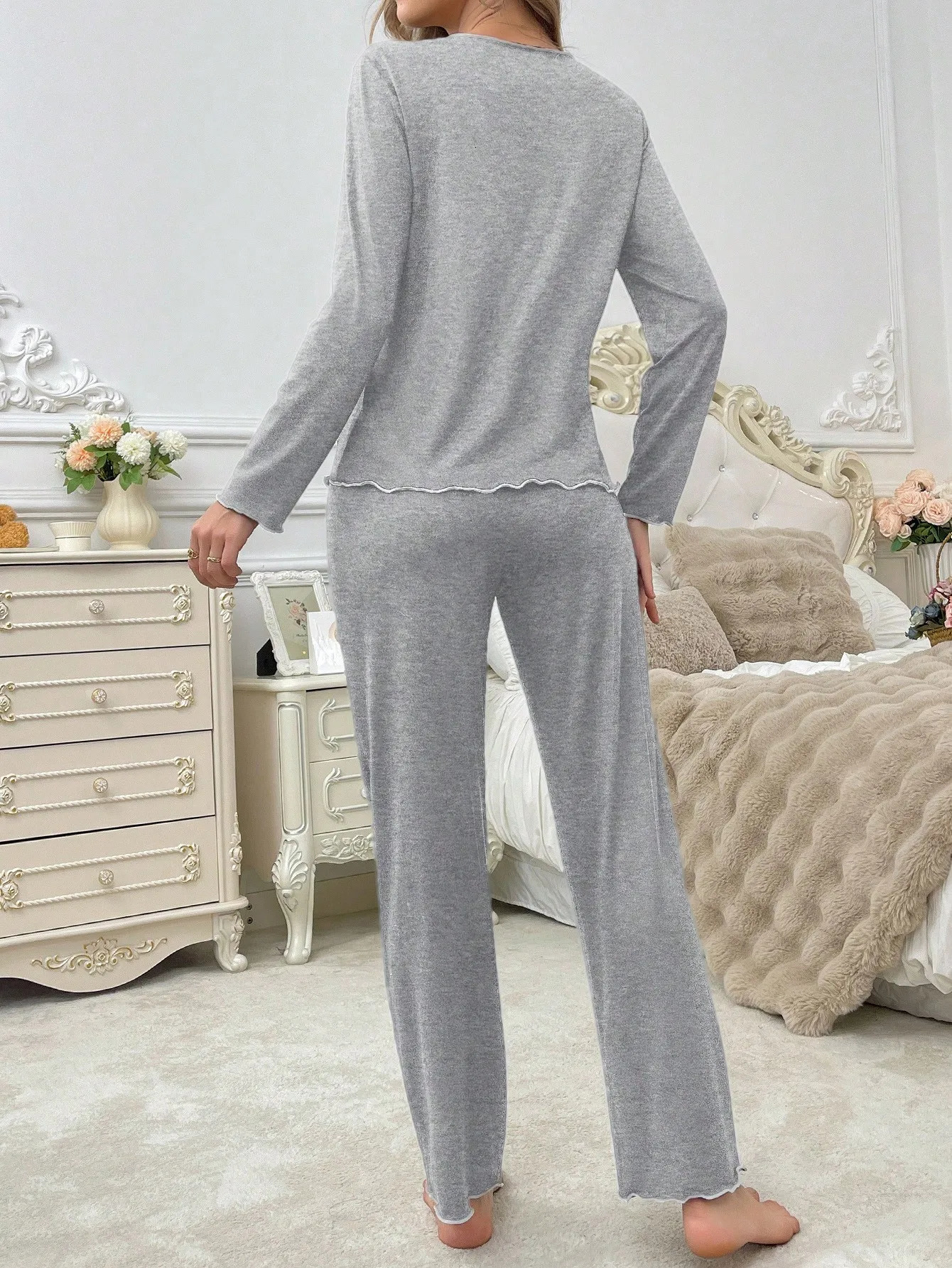 2Piece Set of Womens Autumn and Winter Pajamas Simple Solid Color Comfortable LongSleeved Can Be Worn Outside Loungewear 251029