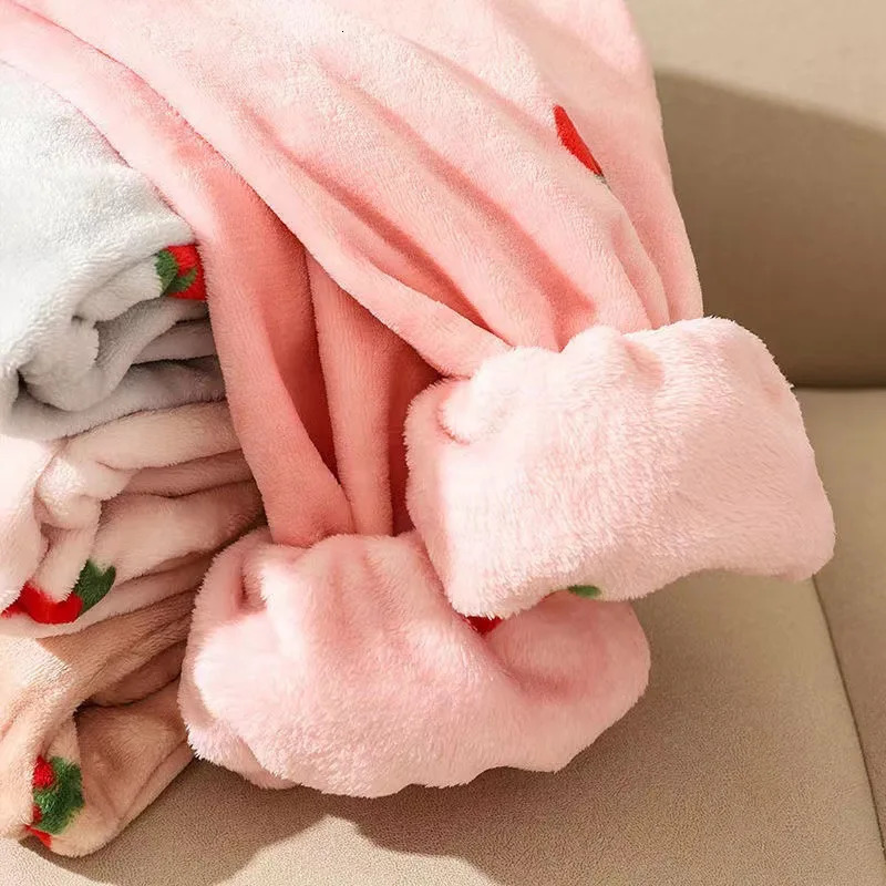 Thickened Warm Sleepwear Winter Coral Velvet Strawberry School Home Wear TwoPiece Women LongSleeved Pajamas Solid Nightwear 251029