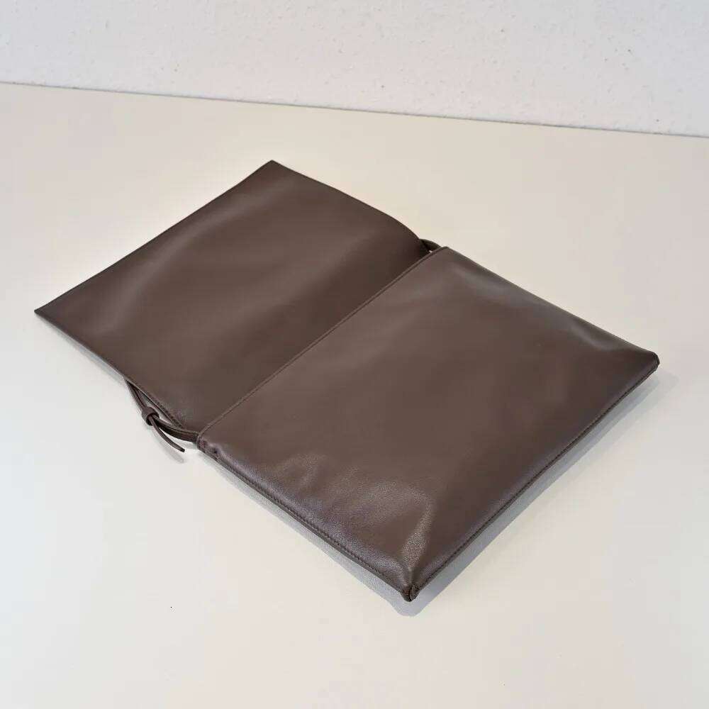 Designer Bags High Quality Minimalist Mail Carrier Simple Envelope Sheepskin Shoulder All Steel Hardware Buckle Flip Seam Armpit Bag Hot Selling