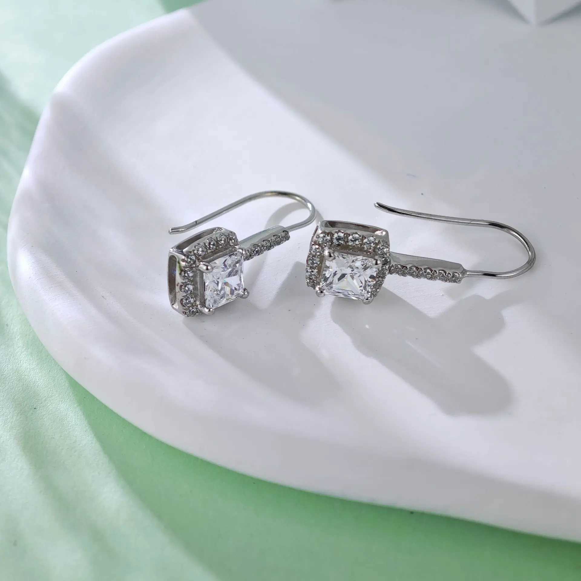 PT950 Platinum Dangle Earrings for Women 1Ct CushionCut 4Prong Halo Design Elegant CelebrityInspired Sweet JewelryW251029