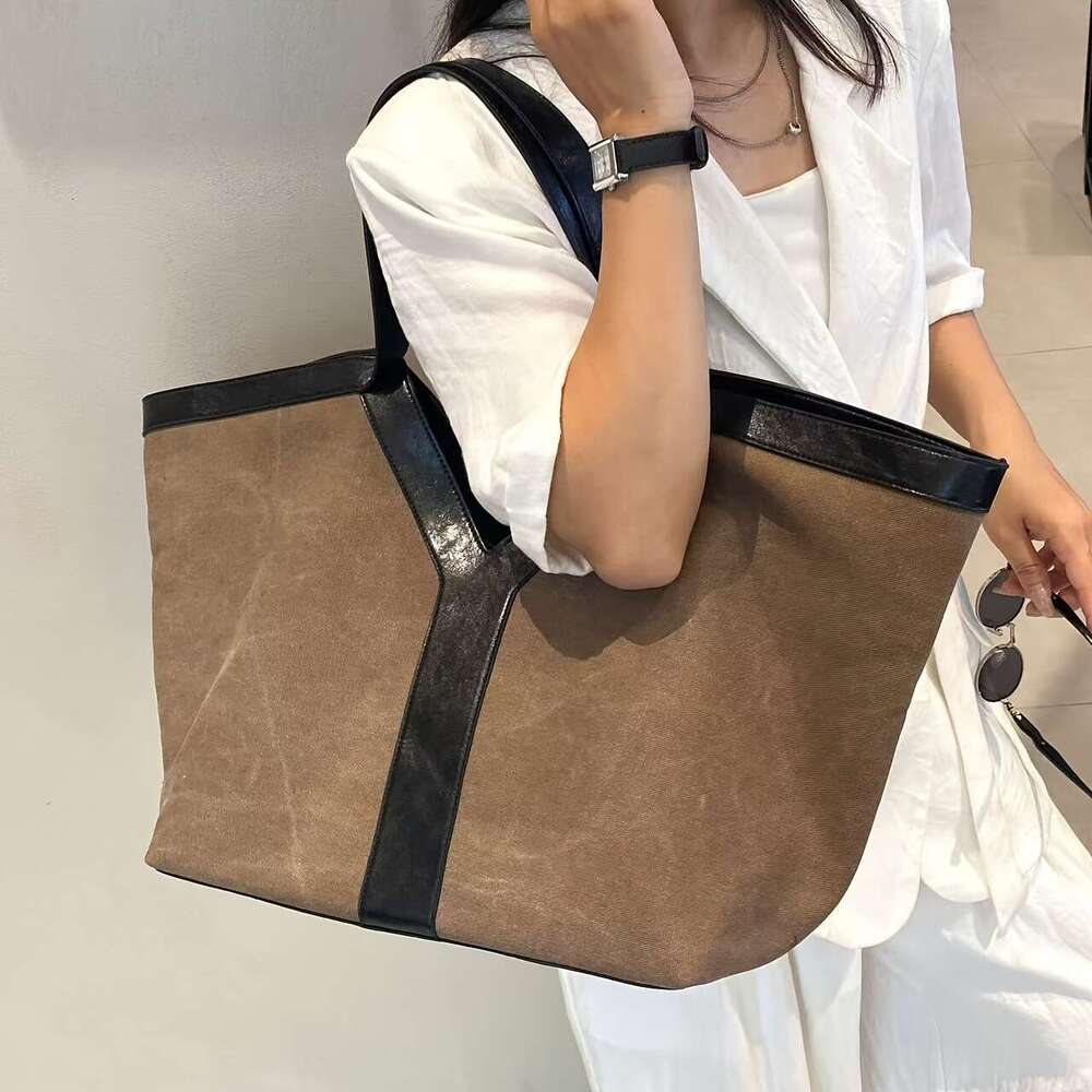 2025 New Large Grain Leather Tote Bag Vintage Leisure Vacation Style With Wrist Strap Snap Closure, Solid Color Deep Brown For Commuting,