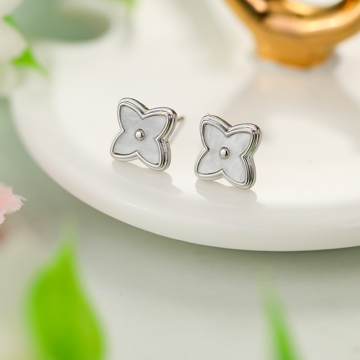 Earrings for women S925 Silver Needle Unique Light Luxury Advanced Geometric Shell Earrings free shipping birthday gift Luxury earrings diamond earrin