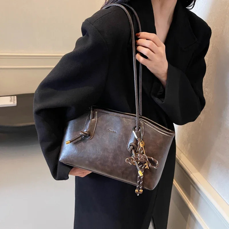 Retro PU Leather Shoulder Bags for Women Fall Winter Trend Female Purses Handbags High Quality Tote Underarm Bag with Pendant 251027