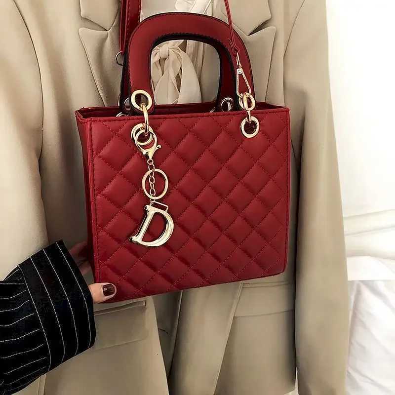 2025 New in Handbags for Wen Fi Versatile Luxury Shoder Crossbody TopHandle Bags Diamd Grid Daifei Handbag Fem1 D251029