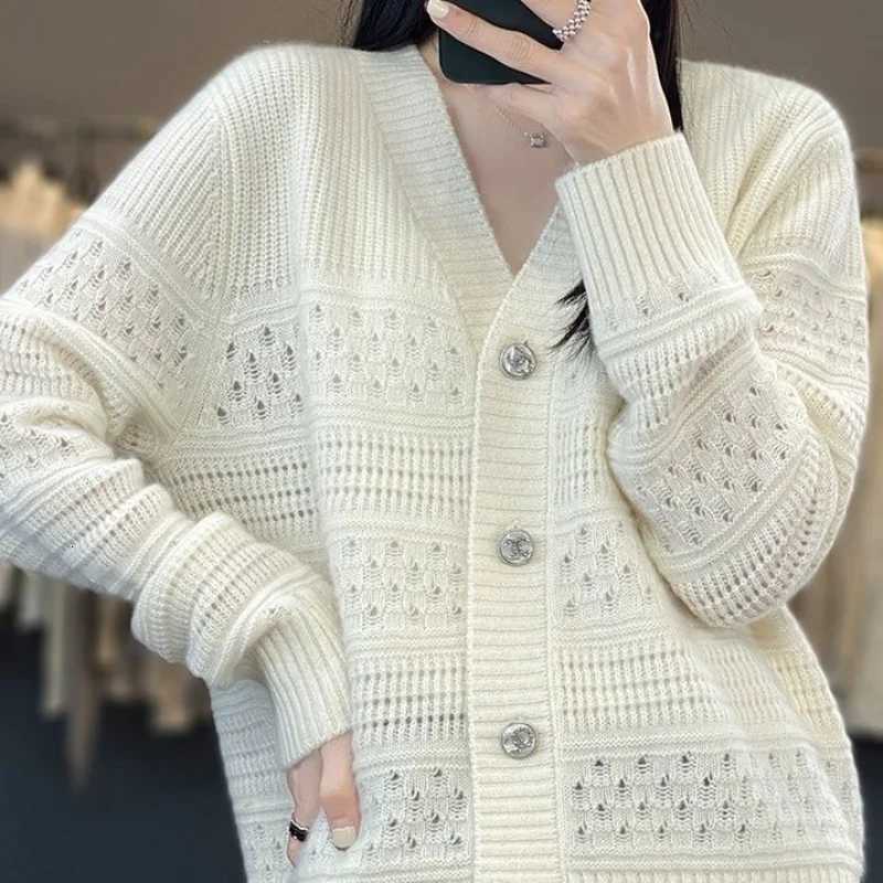 New Autumn and Winter Hollowed Out Womens Sweater Jacket Color Blocked Korean Style Thin Knit Sweater Westernstyle TopT251028