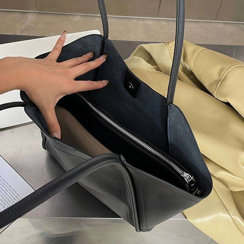 Large Capacity Handbag Women, Wing Design Daily Use and Commuting Tote Bag, Simple Shoulder Bag for Ladies, 2025