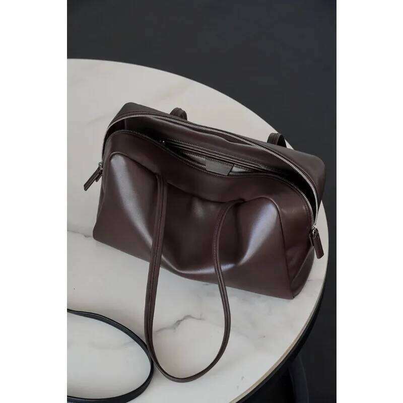 Designer Bags Light High Quality 2025 New Sheepskin Bowling Women's Soft Leather Handbag Underarm Shoulder Bag Hot Selling
