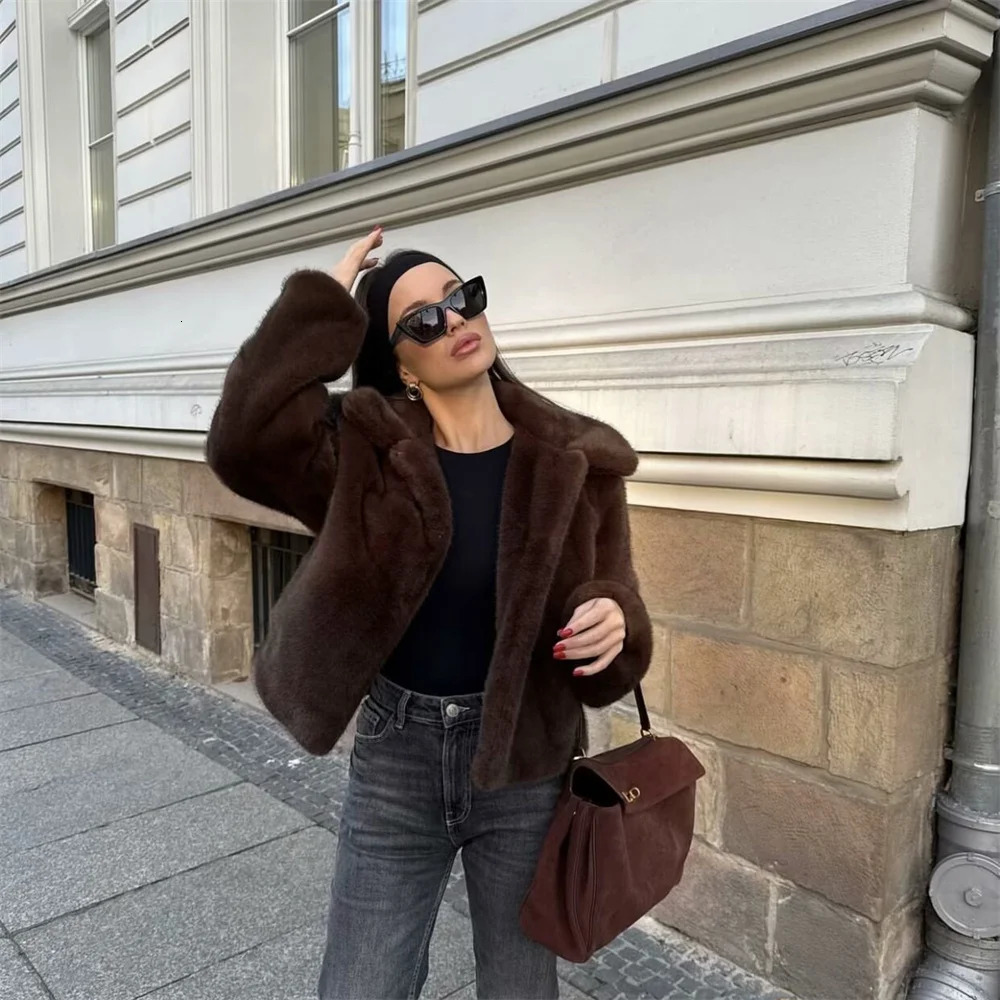 winter fashion womens casual avantgarde with European and American style brown fur integrated jacket 251029