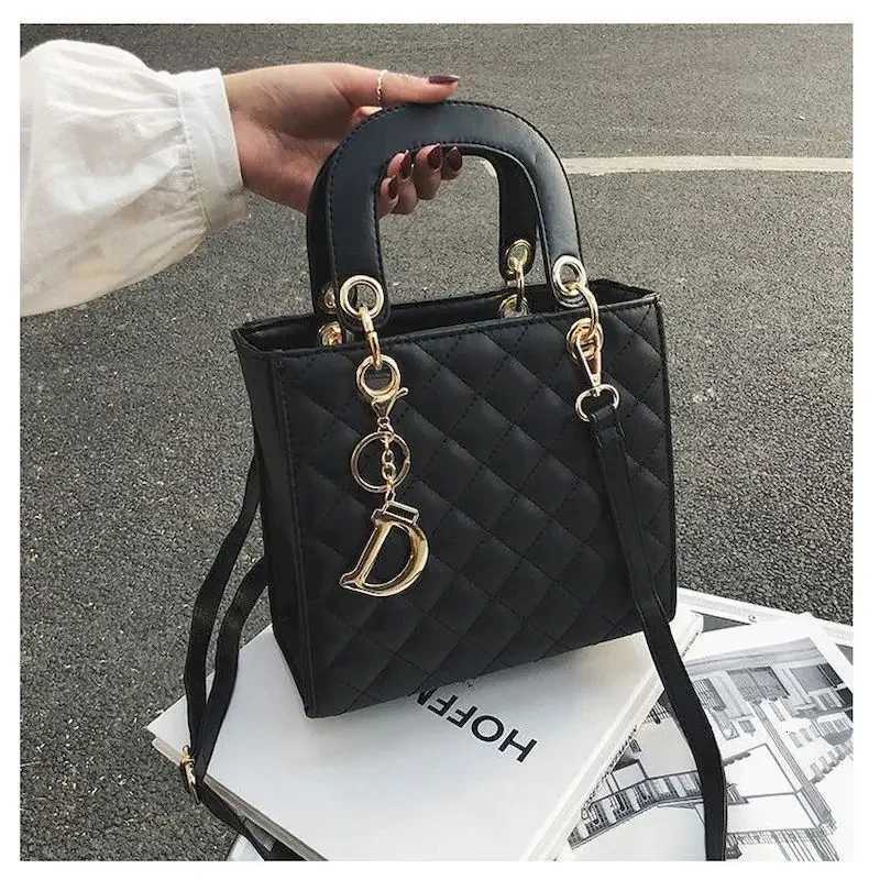 2025 New in Handbags for Wen Fi Versatile Luxury Shoder Crossbody TopHandle Bags Diamd Grid Daifei Handbag Fem1 D251029