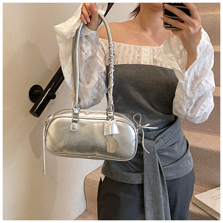 2025 Autumn/Winter bag New French Style Designer Bag Minimalist 1 Underarm Bag Light Luxury Style Fashionable Heart Pendant Design Retro Style