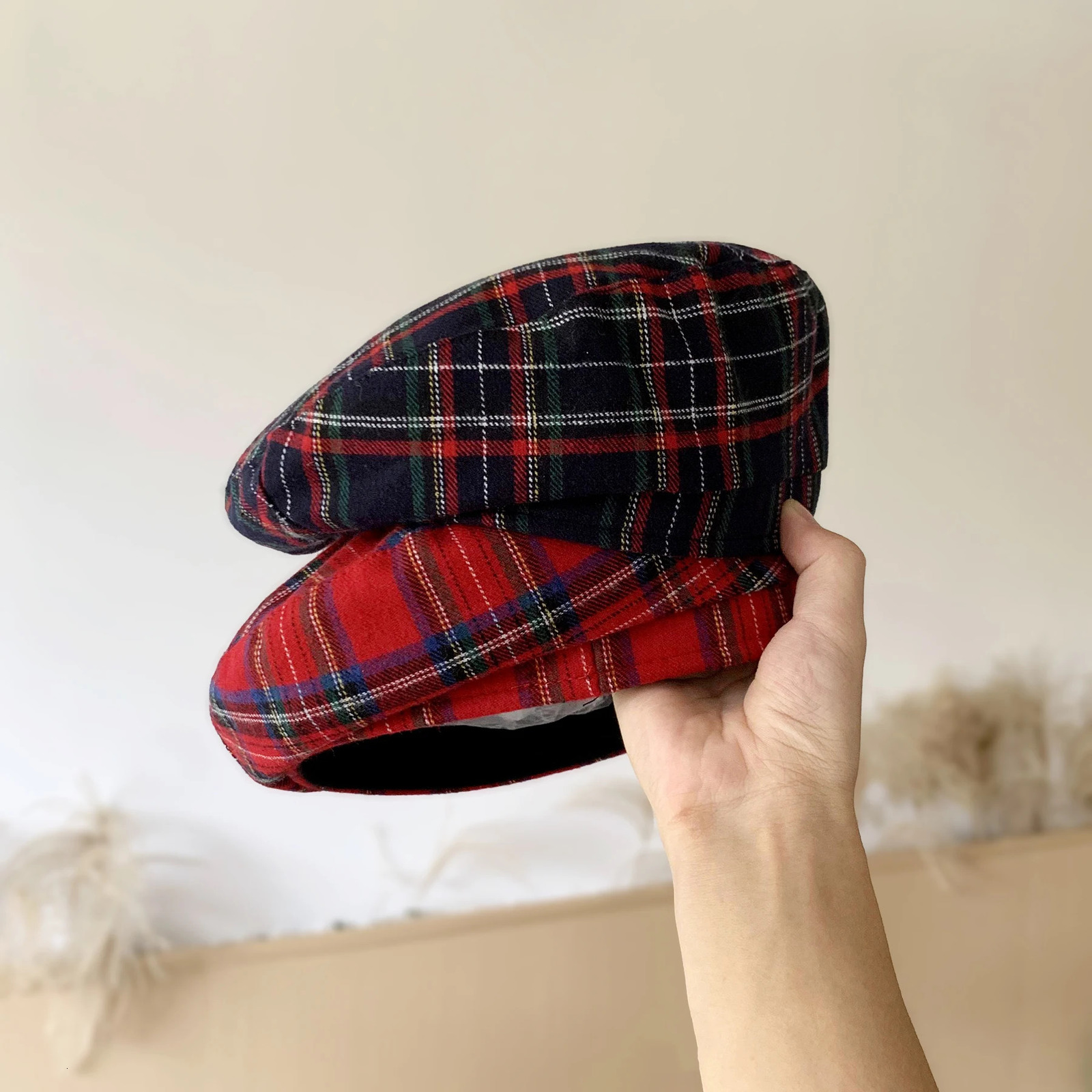 Red Plaid Beret for Women Men British Girl Sweet Cool Bonnet Korean Style Flat Top Berets Hat Female Retro Painter Cap 251029