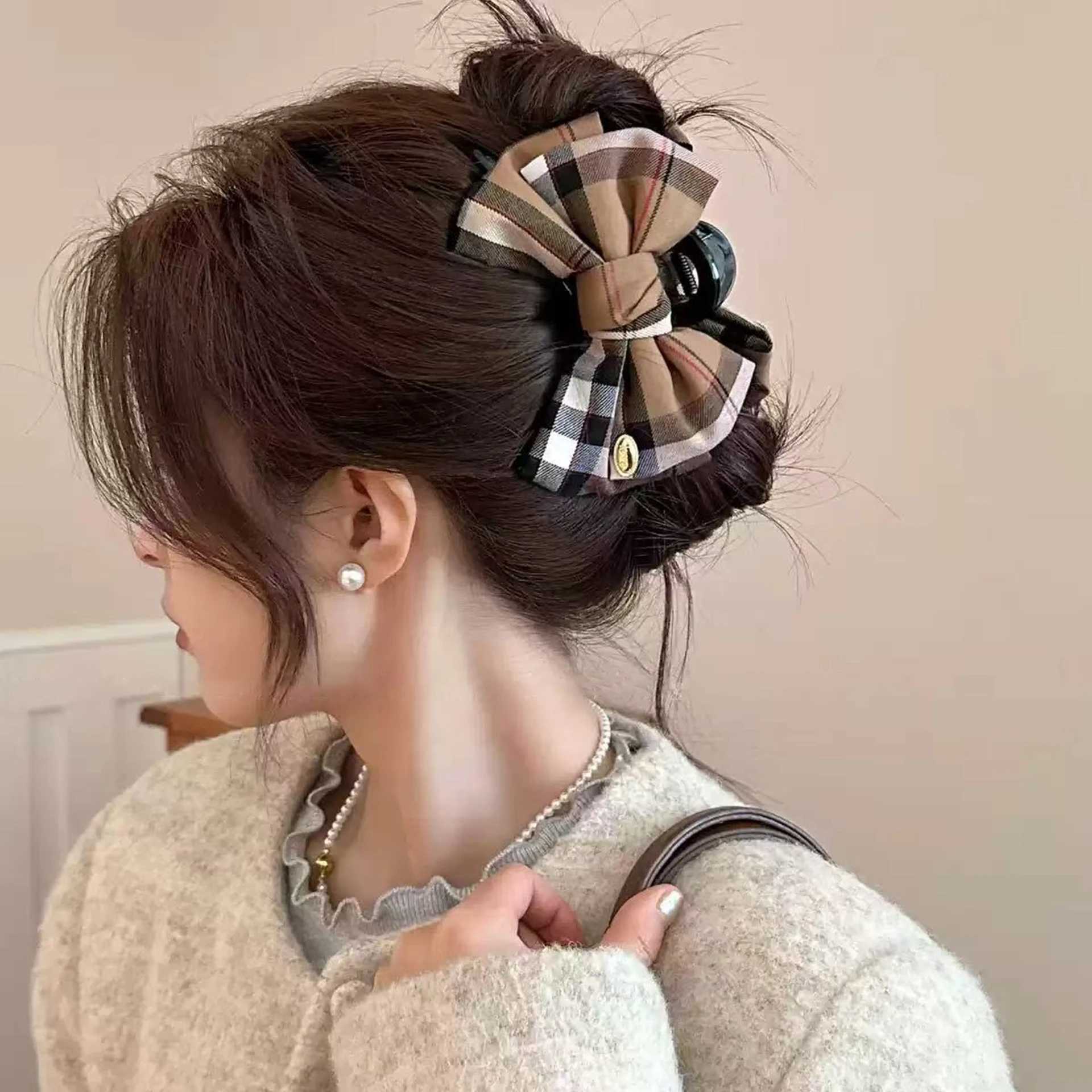 1pc2pcs autumn and winter new British contrast plaid bow grip classic vintage fabric shark clip on the back of the headW251028