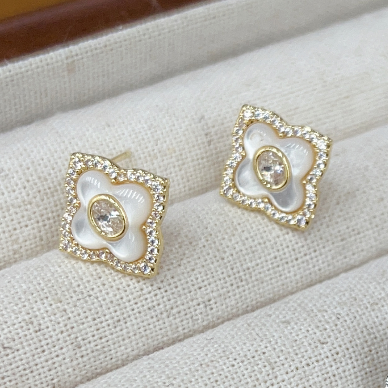 Earrings for women S925 Silver Needle Unique Light Luxury Advanced Geometric Shell Earrings free shipping birthday gift Luxury earrings diamond earrin
