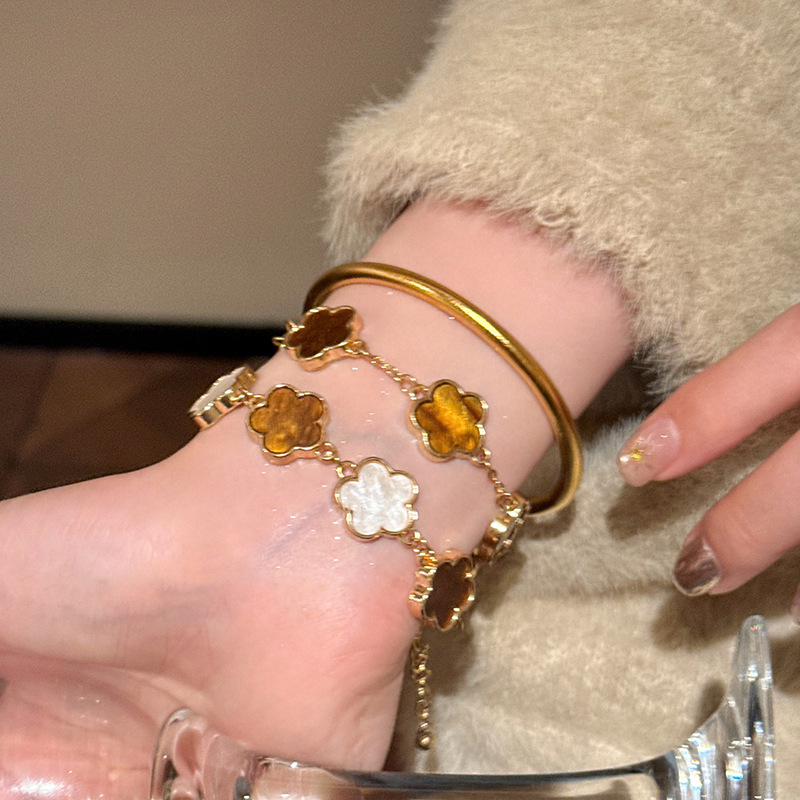 2025 New Oil Drop Flower Elegant Temperament High-end Feel Bracelet Light Niche Versatile Women's Jewelry