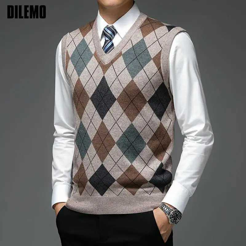 New Fashion Designer Brand Argyle Pullover Sweater V Neck Knit Vest Men 6 Wool SLeeveless Autum Casual Men Clothing W251029
