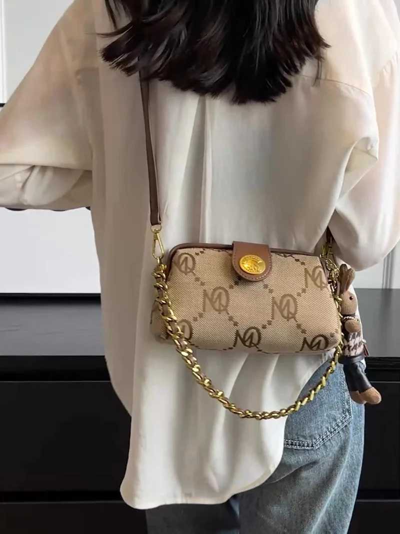 European Ladies Shoulder Bag Fashion Chain Girl Crossbody Handbag Tote Bag Vintage Printing Pendant Decoration Canvas Material W251029