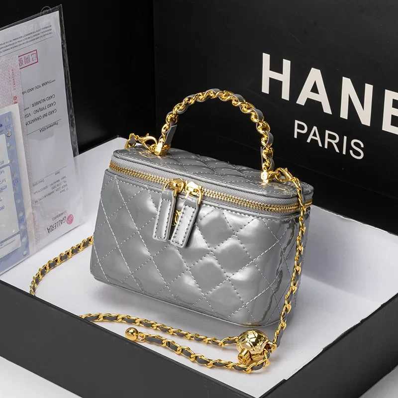 Womens Shoulder Bag Leather Crossbody Messenger Famous Designer Handbags Classic Elegant Tote For Professional And Casual W251029