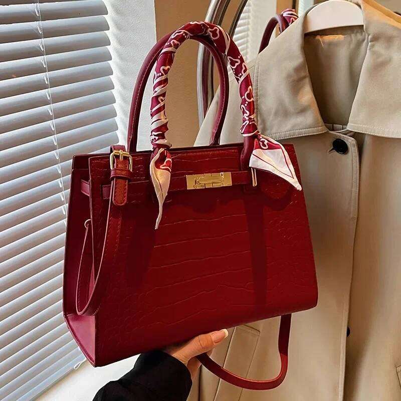 Large Capacity Women s Shoulder Crossbody Bag Fashionable Commuter Handbag Soft Polyester Interior Versatile Hip Hop Style