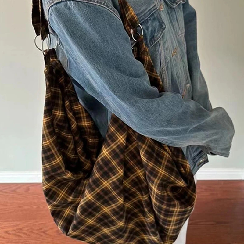Vintage Plaid Large Capacity Trendy Casual Tote Backpack Versatile Handbag Oversized Canvas Armpit Bag Scotland Style 251029