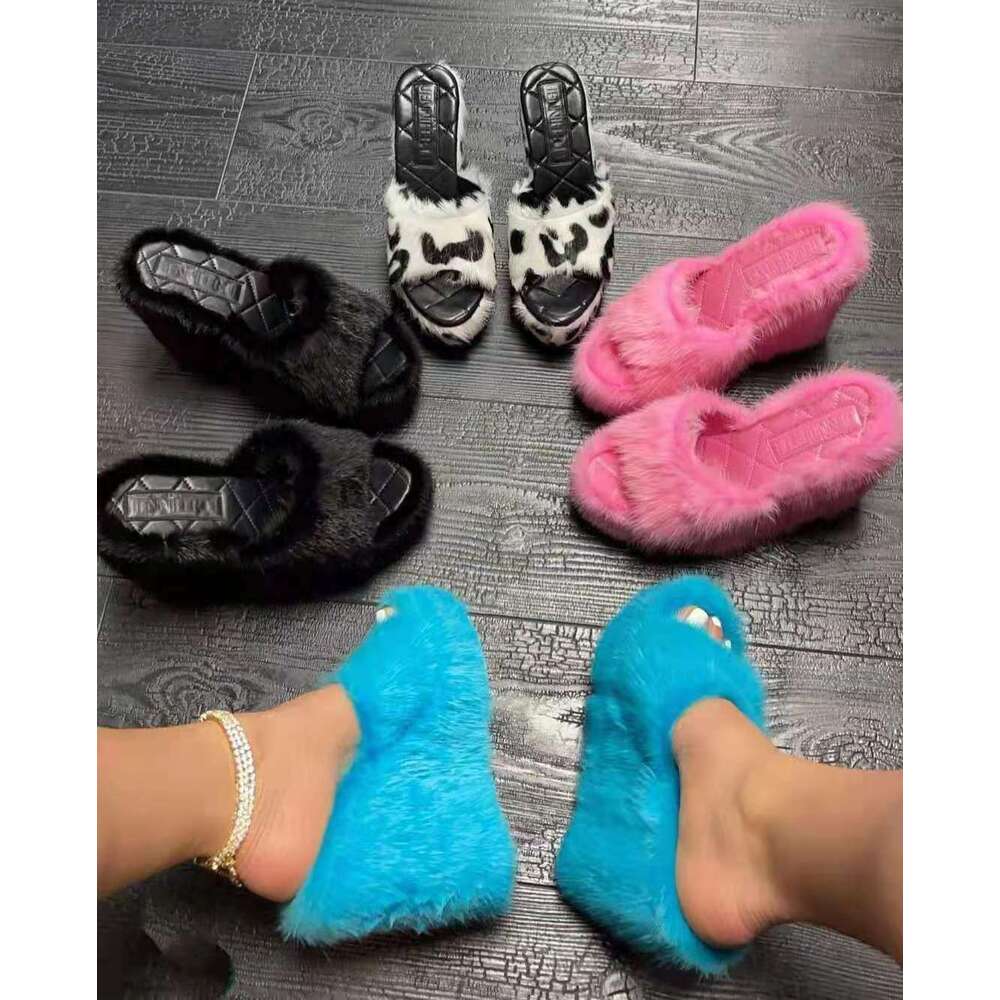 35-42 Plus Size 2025 Autumn Winter New Large Size Furry Thick Designer Shoe Sole Wedge Women Outdoor Wear Fleece Slippers