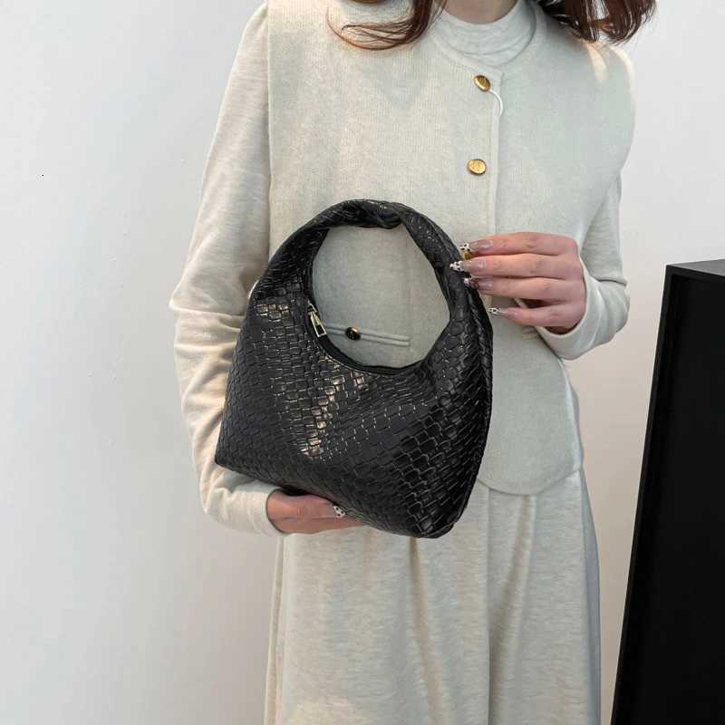 Fi Pu Weave Bag Red Purse Underarm Bag Fiable Crescent Mobile Phe Purse and Handbags For Wen D251029