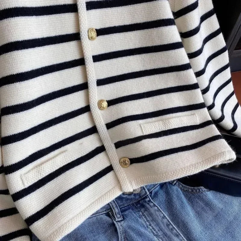 Women Spring Autumn Sweaters Oneck Stripe Knitted Cardigan Fashion Long Sleeve Casual Short Tops Korean Oversized Sweater 251029