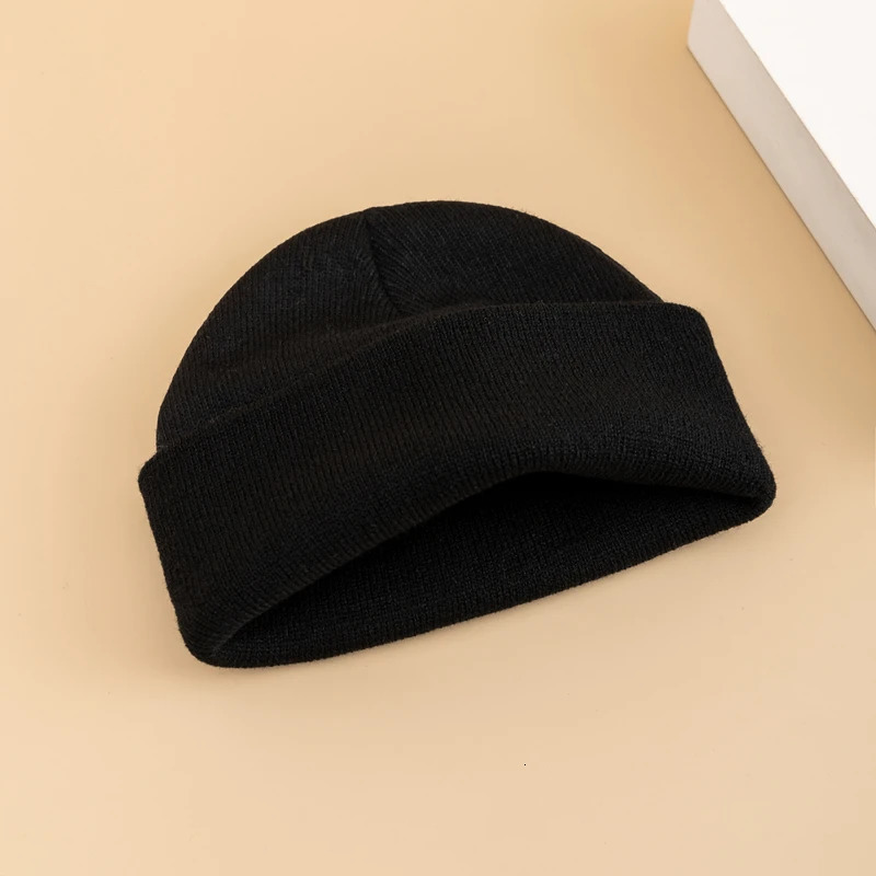Women Casual Winter Fall Hat Stylish Shiny Rhinestone Decor Womens Beanie Outdoor Streetwear Knitted Hat 251029