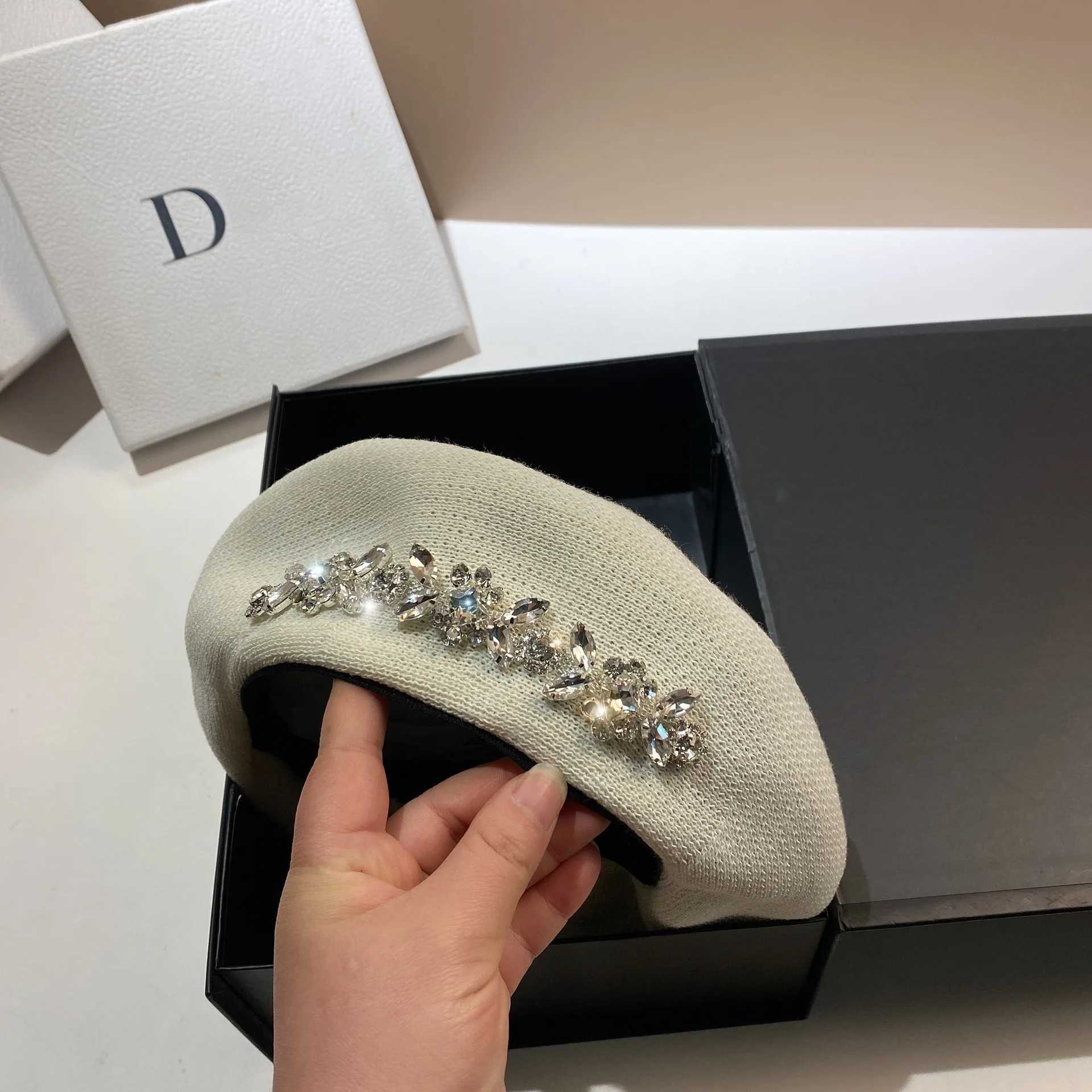 Spring Summer Net Womens Beret Hat Breathable Gorra Femme Chapeaux Cap Luxury Rhinestone Fedoras Peaked Cap Bonnet Sun Hat