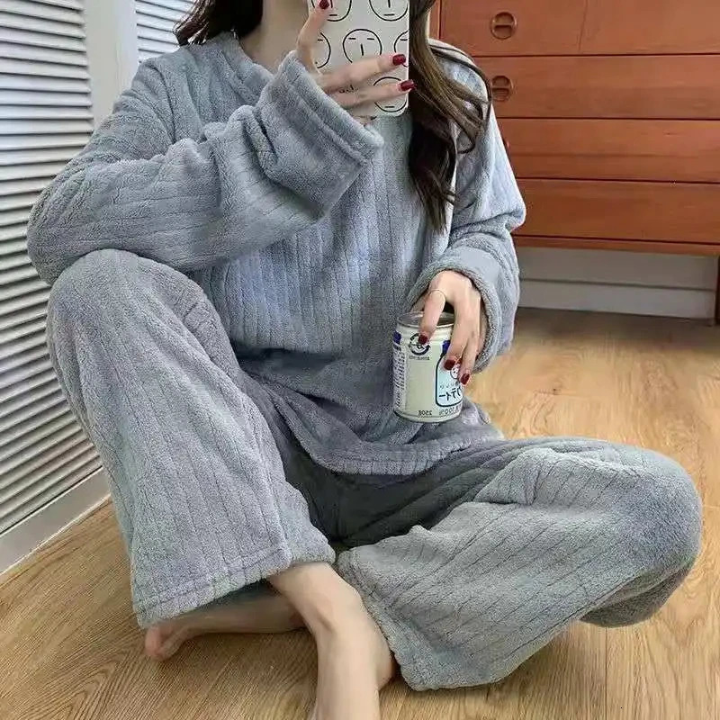Winter Womens Pajamas Homewear Suit Womens Fall and Winter Warm Clothes Coral Velvet Leisure Pajamas Padded Homewear 251029