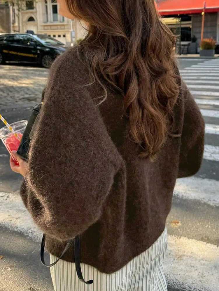 2025 AutumnWinter New Arrival Retroinspired Colourblocked Solidcolour Dropshoulder Longsleeved Casual Knitted CardiganT251028