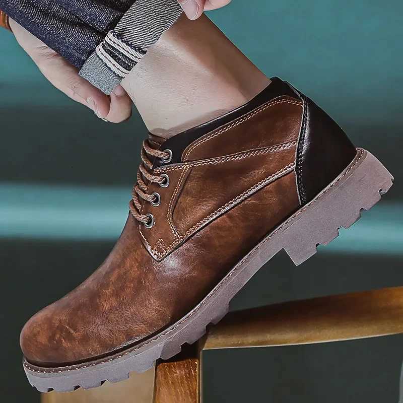 Retro Leather Men Shoes 4 Holes Lace Up Ankle Boots Fashion Design Outdoor Handmade Casual Shoes for Men British Leather Boots Z251029