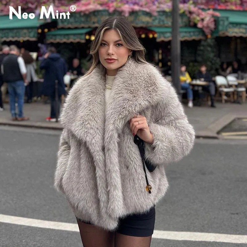 Winter Fashion Gradient Fluffy Fur Coat Women High Street Big Fur Collar Faux Fox Fur Jacket Female Overcoats 251013