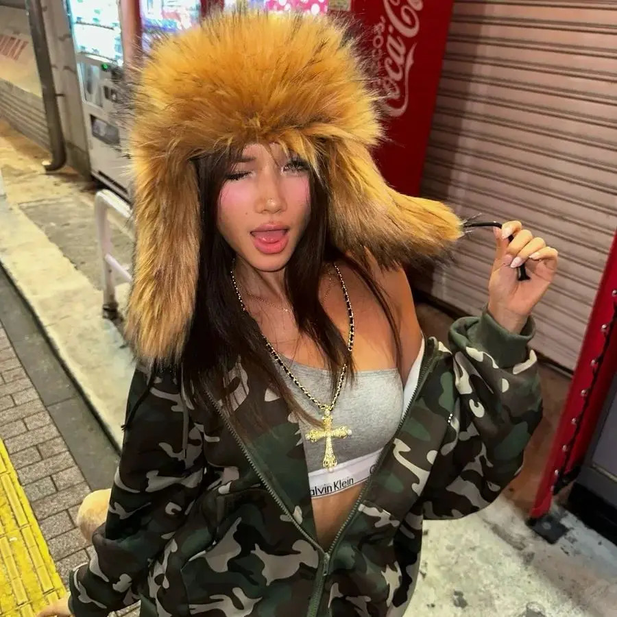 Winter Fashion Fluffy Faux Fur Hat for Women Russian Style round Cap Russian Female Beanies Raccoon Fur Bomber Hat 251029
