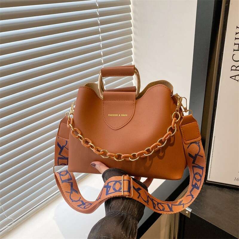 Designer bag 2025 New Women's Fashion Simple Summer Bucket Bag Niche Casual Shoulder Crossbody Handbag