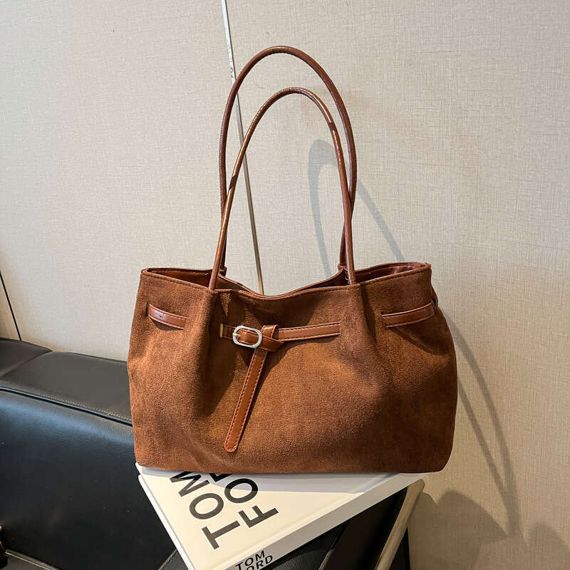 Designer bag 2025 Autumn Winter New High-end Women's Solid Color Niche Commuter Simple Fashion Large Capacity Crossbody Bag